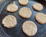 Foto del paso 3 de la receta: Galletas de avena, banana / plátano y mantequilla de maní