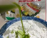 Foto langkah ke 2 dari resep Kue Putu Pandan (Cetakan daun pisang).