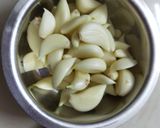 A picture of step 1 of Garlic Chuteny.