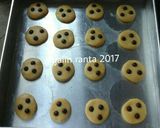 Foto langkah ke 5 dari resep Chocochip cookies vanilla irit telur.