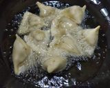 आलू कॉर्न मिनी समोसा (Aloo corn mini samosa recipe in hindi) रेसिपी चरण 6 फोटो