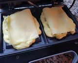 Foto del paso 2 de la receta: Waffles rellenos de lomito y muzzarella sin harina 0000