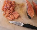 Une image de l'étape 2 de Tartare de saumon en corolles de brick, espuma coco curry.