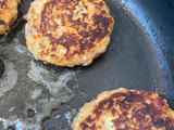 Croquetas de atún con arroz amarillo