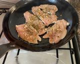 Foto del paso 2 de la receta: Pechuga a la plancha con acelga