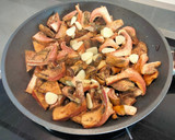 Foto del paso 3 de la receta: Arroz con rovellons o níscalos