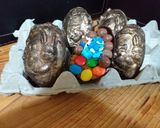 Foto del paso 5 de la receta: Huevos de chocolate rellenos Gold