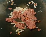 Foto langkah ke 2 dari resep Tumis Kornet Telur.