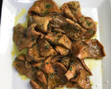 Foto del paso 2 de la receta: Rovellons 🍄 al vino 🍷 con ajo y perejil