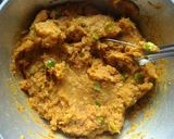 A picture of step 2 of Aloo paratha.