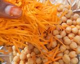 A picture of step 2 of Chick peas salad.