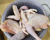 A picture of step 1 of Mi Quang Chicken Drumstick Noodles.
