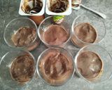 Foto del paso 3 de la receta: Postre frío e individual de chocolate con mermelada casera y chantilly