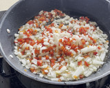 Foto del paso 2 de la receta: Fideos a la marinera con atún