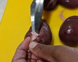 A picture of step 2 of Traditional English devilled lamb kidneys.