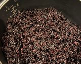 A picture of step 1 of Black Glutinous Rice Wine for Tết Đoan Ngọ.