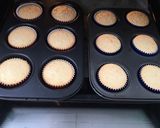 Foto langkah ke 6 dari resep Gluten free Vanilla Cupcakes (tanpa baking soda, baking powder).