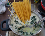 Foto del paso 3 de la receta: Pasta con espinacas y champiñones a la crema