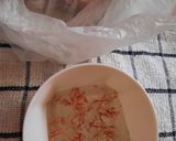 A picture of step 1 of Saffron Banana Shake.