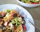 Foto del paso 6 de la receta: Ensalada de farfalle tricolor con setas, alga dulse y manzana