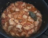 Foto del paso 3 de la receta: Pollo encebollado con tomate