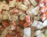 Tejfölös karalábéleves vajgaluskával recept fázis 2 fotója