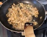 Une image de l'étape 6 de Diable de courge sucrine farcie morue,poivron,oignon au bouillon de curry.