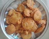 A picture of step 4 of Aloo ke pakoray.