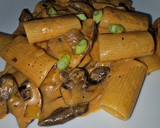 Foto del paso 5 de la receta: Rigattoni en salsa rosa de setas