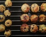 Φωτογραφία βήματος 7 της συνταγής Muffins με μύρτιλα, ξύσμα λεμονιού και παπαρουνόσπορο