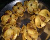 A picture of step 8 of Deep fried Aloo flower.