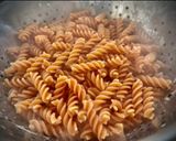 Foto del paso 1 de la receta: Fusilli de lentejas rojas con bonito al aroma de la albahaca