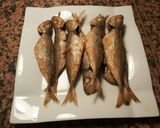 Foto del paso 1 de la receta: Chicharrillos en escabeche, de cúrcuma