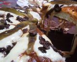 Foto del paso 8 de la receta: Pizza de muzzarella con morrón verde y aceitunas negras