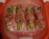 Foto del paso 2 de la receta: Espárragos trigueros con jamón y huevo (Lékué)