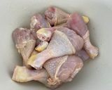 Foto del paso 2 de la receta Muslitos de pollo crujientes al horno