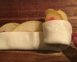 Foto del passaggio 4 della ricetta Rose di pasta sfoglia marmellata e mele