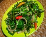 Foto langkah ke 7 dari resep Oseng Kangkung Terasi Kampung.