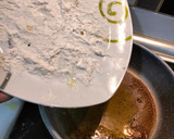 Foto del paso 3 de la receta: Merluza en salsa verde con frutos secos