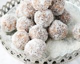 A picture of step 5 of Healthy Dates and Nut Balls.