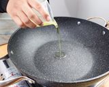 Foto langkah ke 3 dari resep Tumis tauge dan tahu pong pedas.