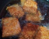 Foto langkah ke 3 dari resep Tempe Goreng Kecap Bawang Bombay.