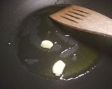 A picture of step 2 of Linguine with fresh tuna steak.