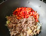 A picture of step 1 of Beef Taocu Soup Noodle with Tomato.