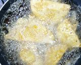 A picture of step 5 of Fried golden tofu with salad.