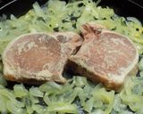 Foto del paso 3 de la receta: Costillitas de cerdo con cebolla papines y aceite de Dende