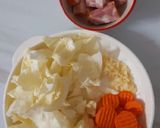 รูปขั้นตอนการทำที่ 1 ของ "กะหล่ำปลีผัดเบคอน" Stir Fried Cabbage with Bacon