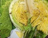 A picture of step 3 of Caramelised Savoy cabbage with tomato and beans.