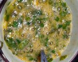 A picture of step 2 of Spring onion omelet.