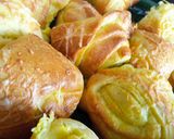 Sajtos vajas fokhagymás kelt hàromszög recept fázis 6 fotója